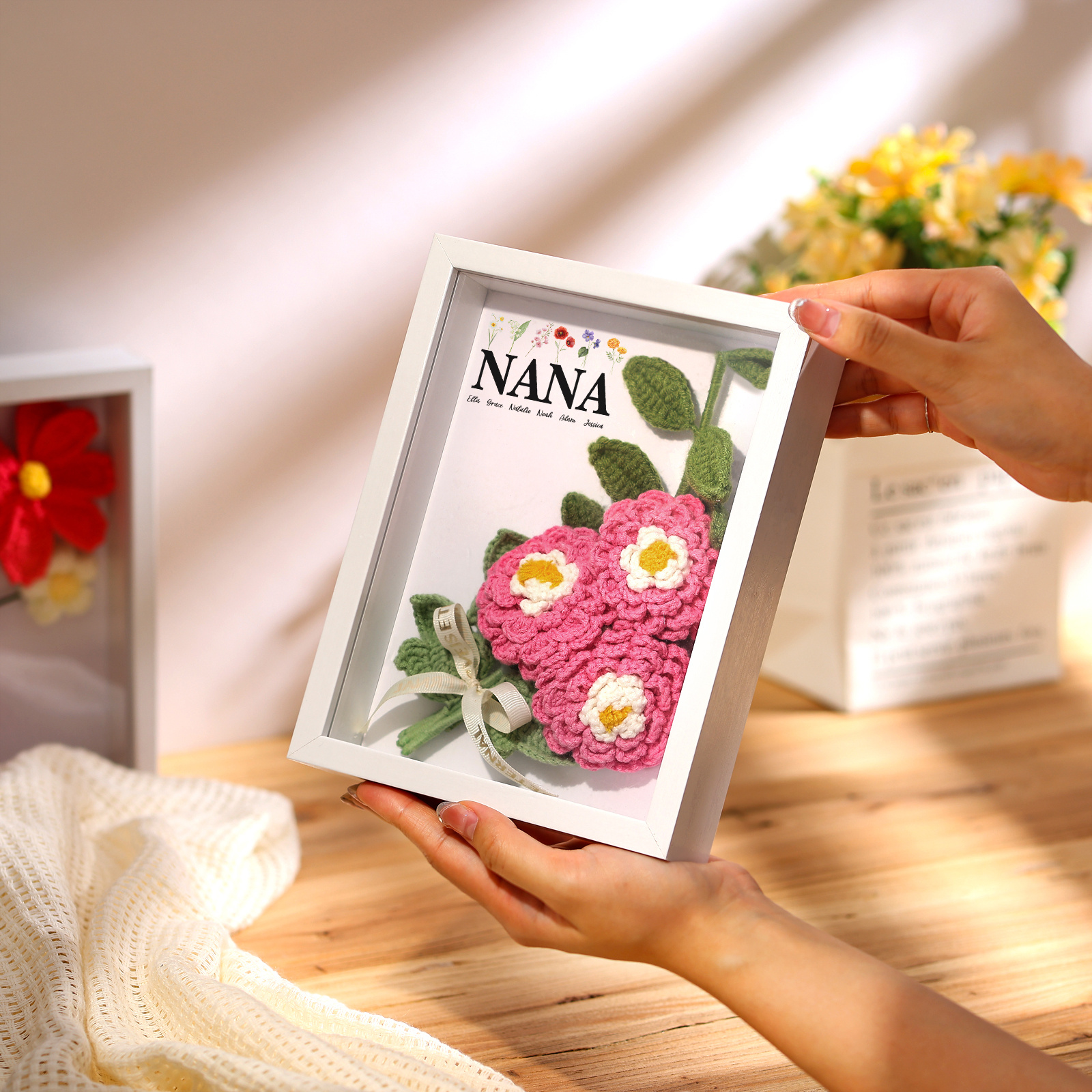 Personalisierter 3D-Rahmen mit Häkelblumen, Namen & Wunschtext – Handgefertigtes Geschenk für Mama & Oma
