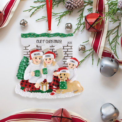 Holz Personalisierte 4 Namen & Jahr & Text Kamin Weihnachtsornament Weihnachtsbaum Anhänger mit 3 Familienmitgliedern und 1 Hund