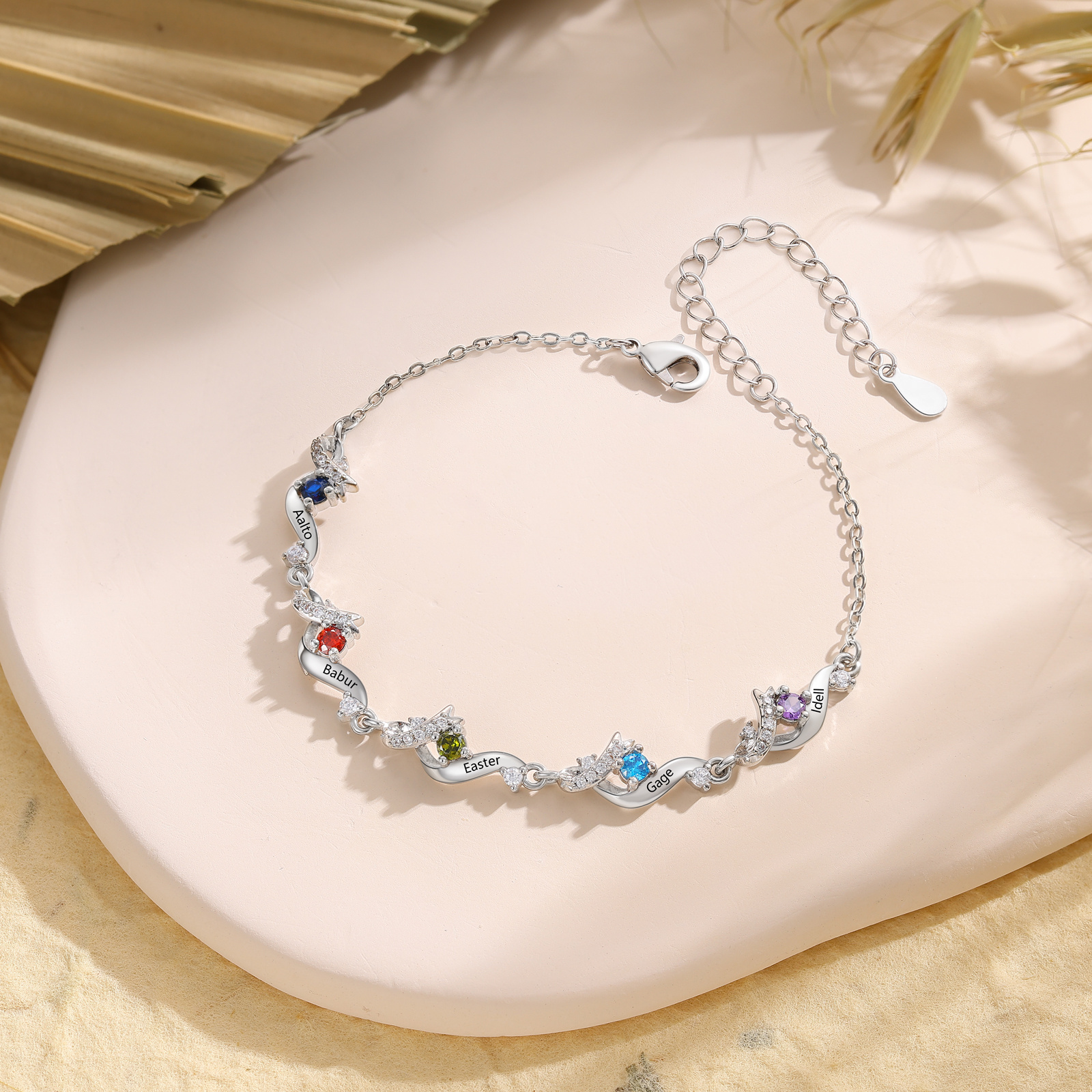 Personalisierbares Familienarmband mit 2–5 Geburtssteinen und Namen