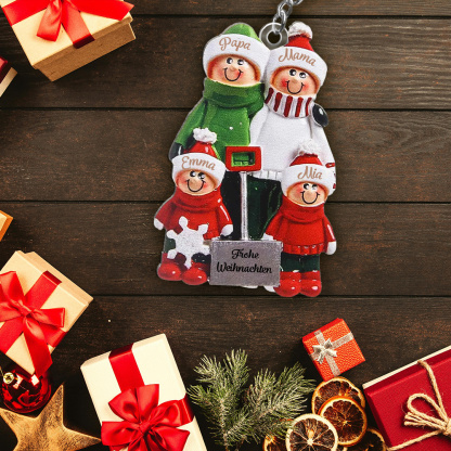 Personalisierter Weihnachts-Schlüsselanhänger mit Namen – Familie beim Schneeschaufeln