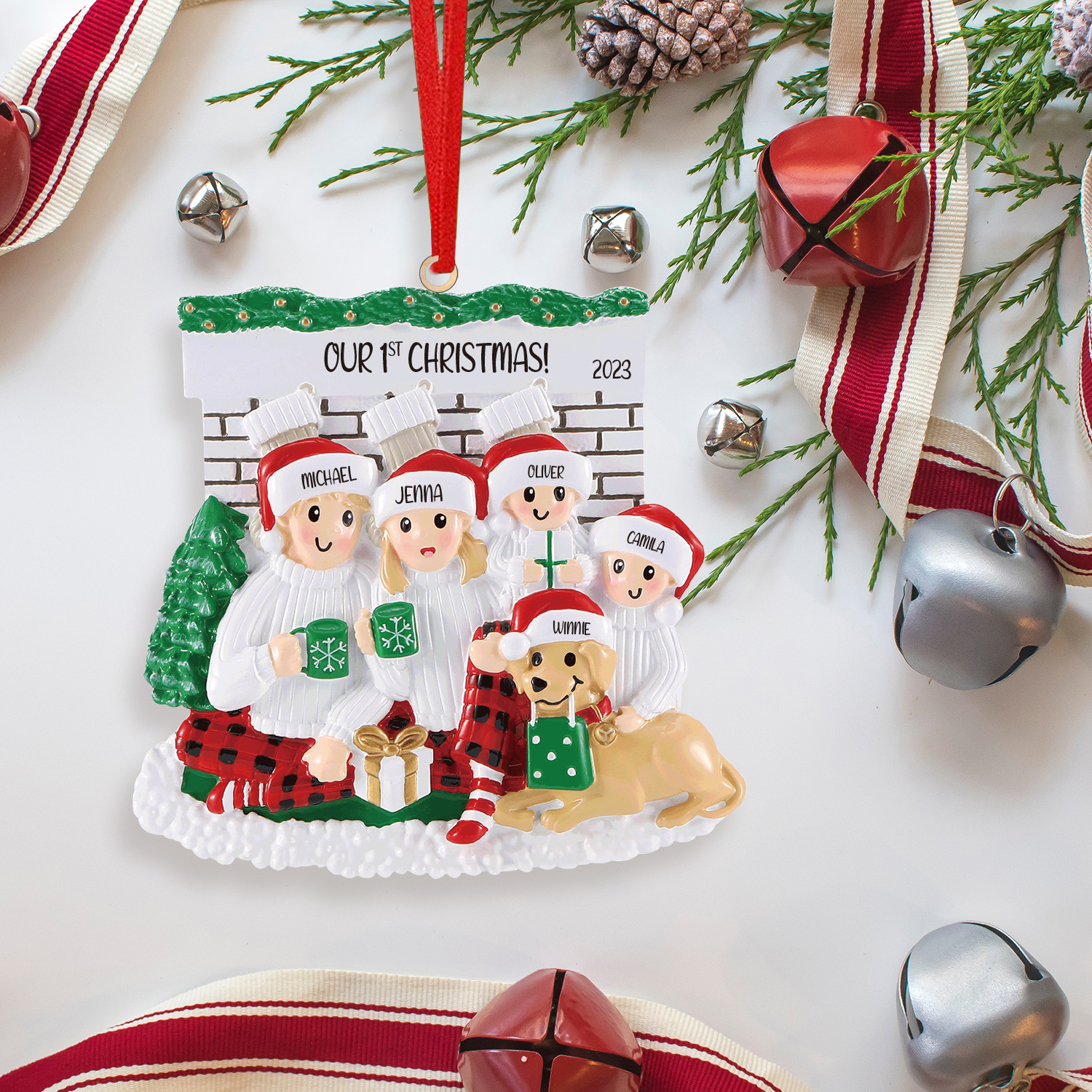 Holz Personalisierte 5 Namen & Jahr & Text Kamin Weihnachtsornament Weihnachtsbaum Anhänger mit 4 Familienmitgliedern und 1 Hund