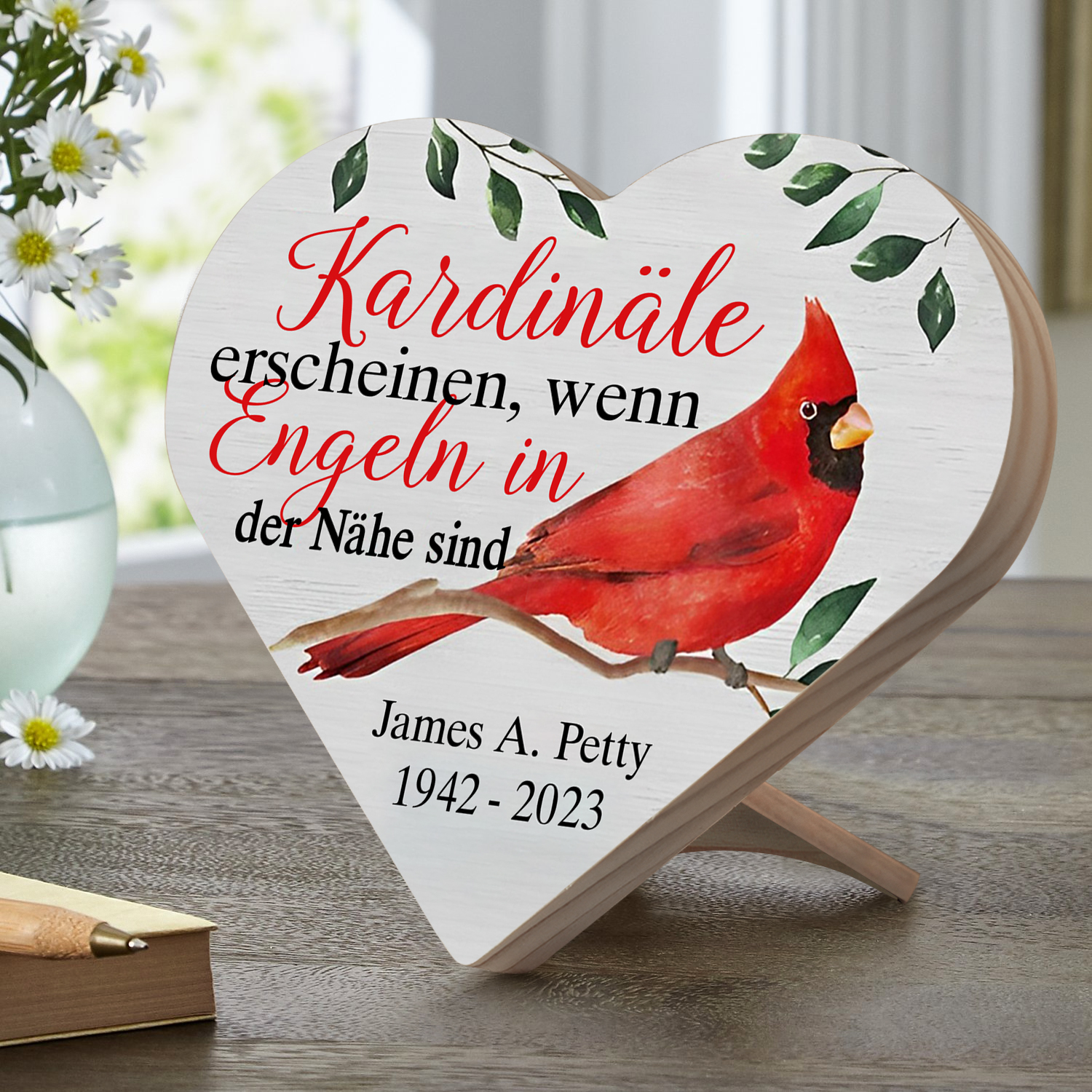 Personalisierter Text & Jahr Trauer Herzholz-Deko-Kardinäle erscheinen, wenn Engeln in der Nähe sind-Schreibtischdekoration Holz Ornament