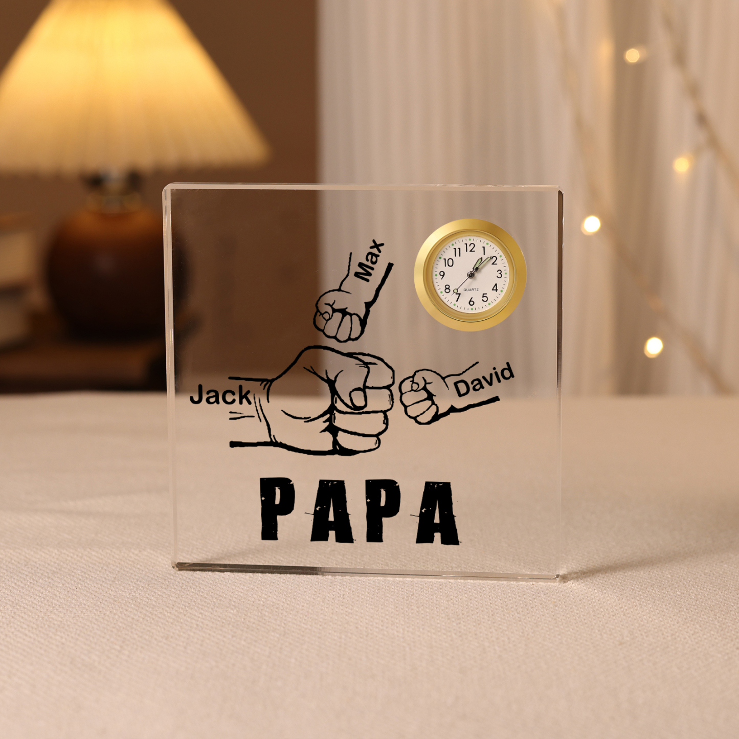 Quadrat Acryl-Deko mit Uhr Personalisierte 3 Namen & Text Fauststoß Schreibtischdekoration für Vater/Großvater