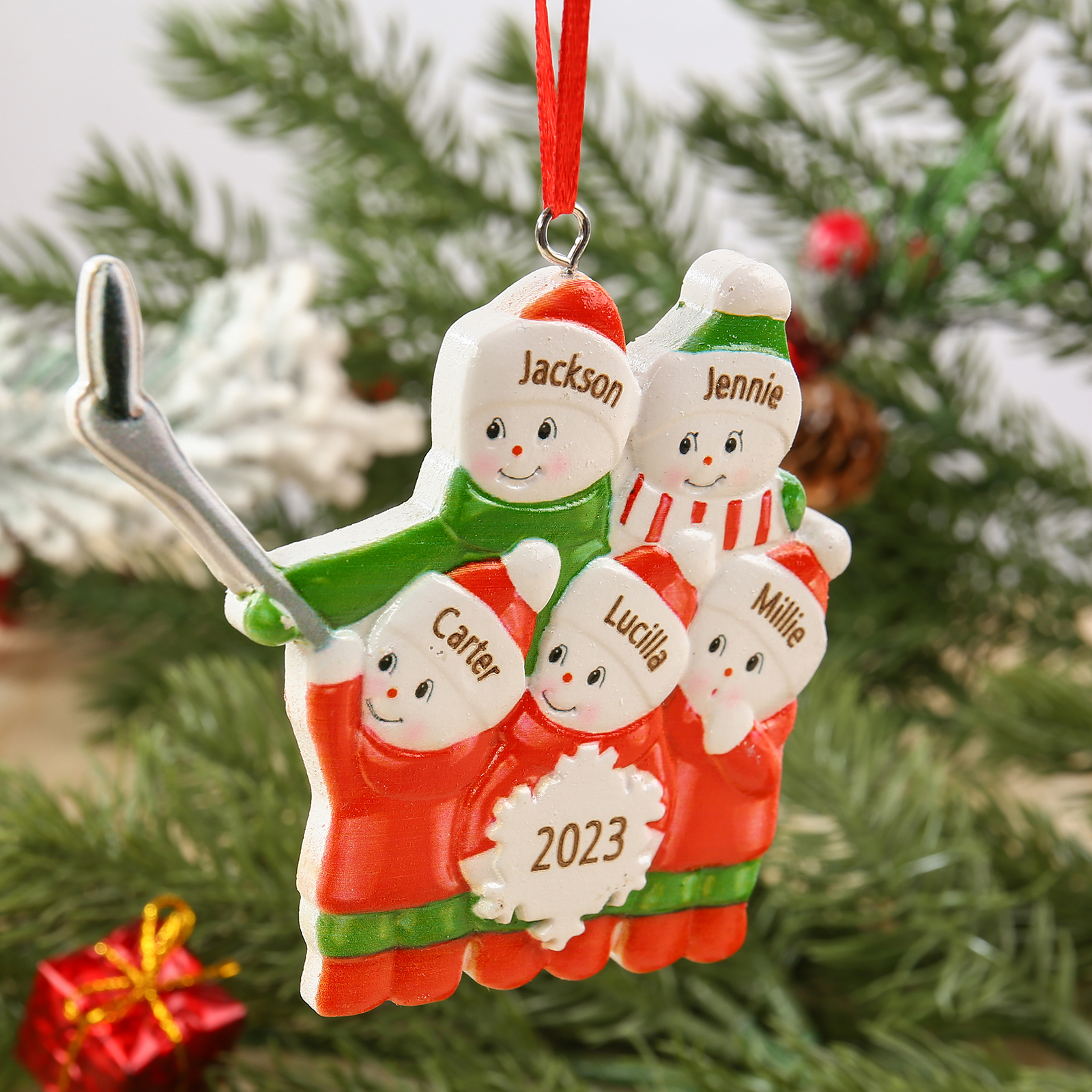 Harz Personalisierte 5 Namen & Jahr Skifahren Familie Weihnachtsornament Weihnachtsbaum Anhänger mit 5 Familienmitgliedern