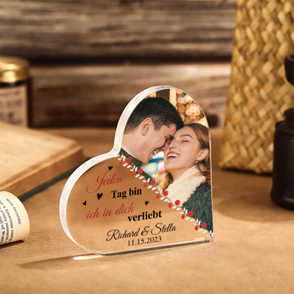 Personalisierte 2 Namen & Foto & Datum Acryl-Deko-Jeden Tag bin ich in dich verliebt-Schreibtischdekoration für Paar