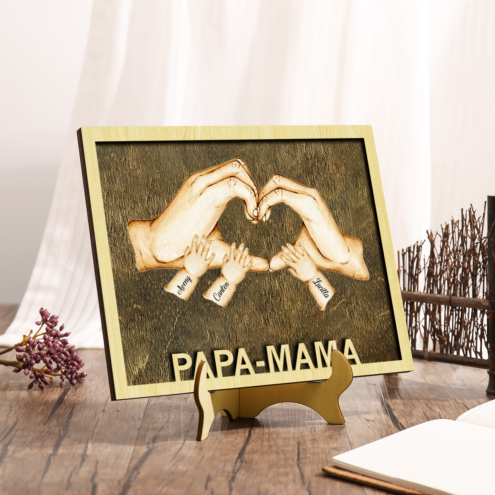 PAPA-MAMA Holz Deko-Personalisierbare 3 Namen Ornament Familie Hand in Hand Holzdekoration für Eltern