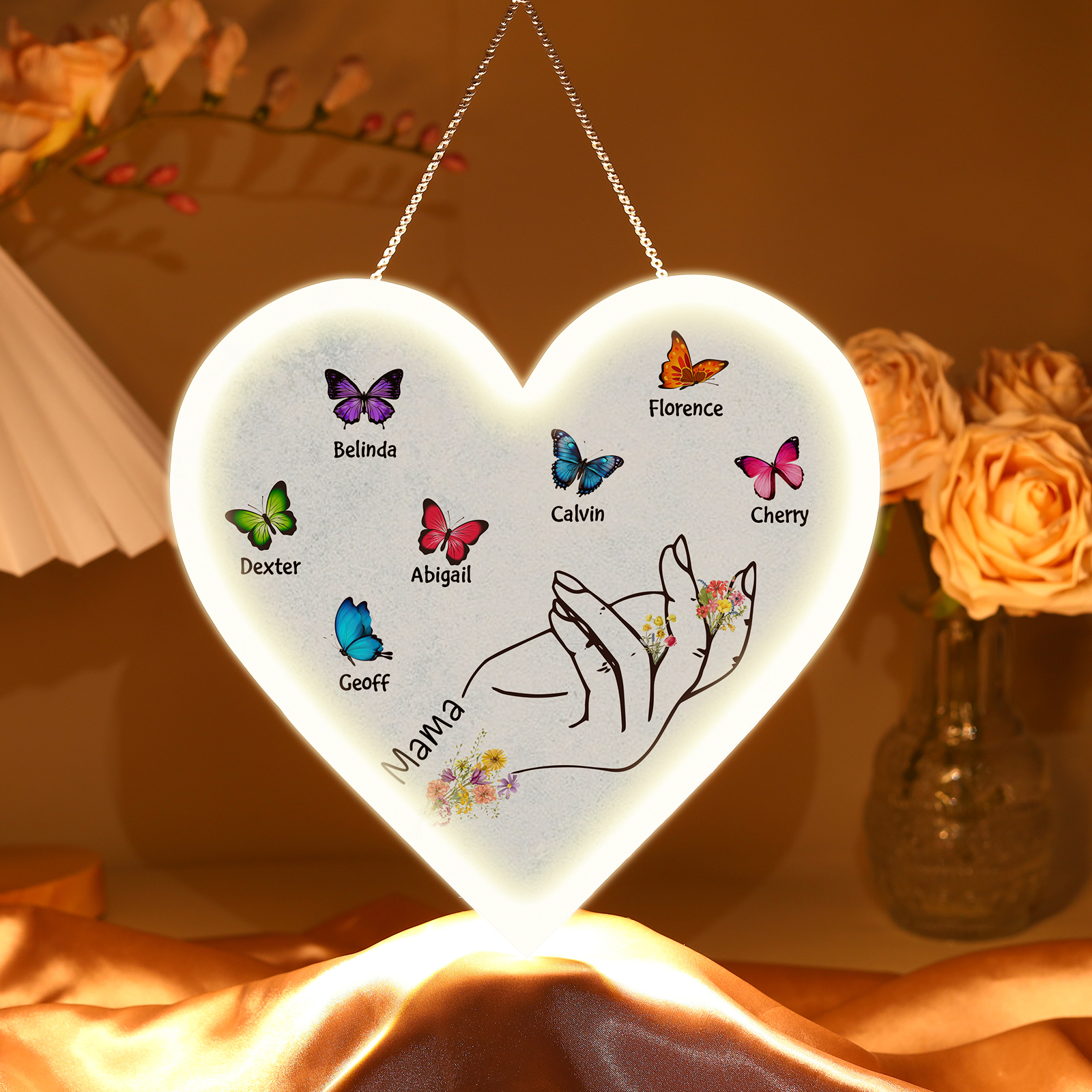 Personalisierte 7 Namen & Text Schmetterling auf der Hand Herz Ornament Licht Acryl Hängender Geschenk für Mutter