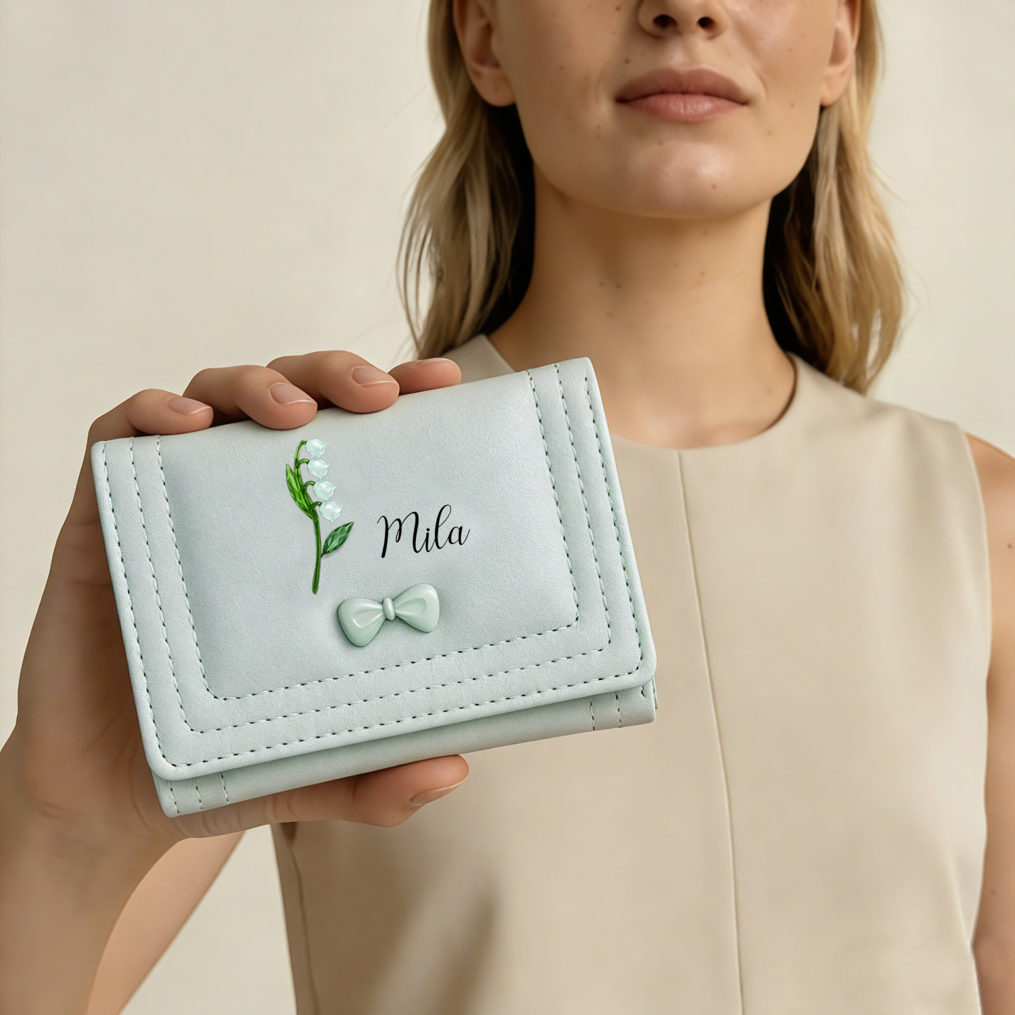 Personalisierte Damen-Geldbörse aus Leder mit Geburtsblumen-Motiv und Schleife