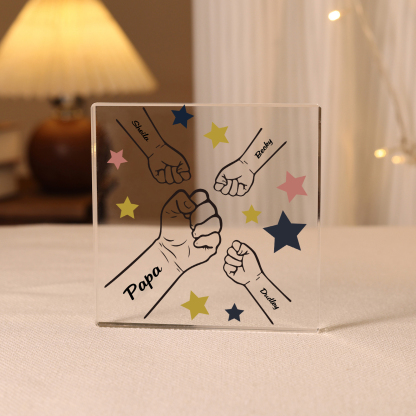 Quadrat Acryl-Deko Personalisierte 4 Namen Fauststoß Schreibtischdekoration für Vater