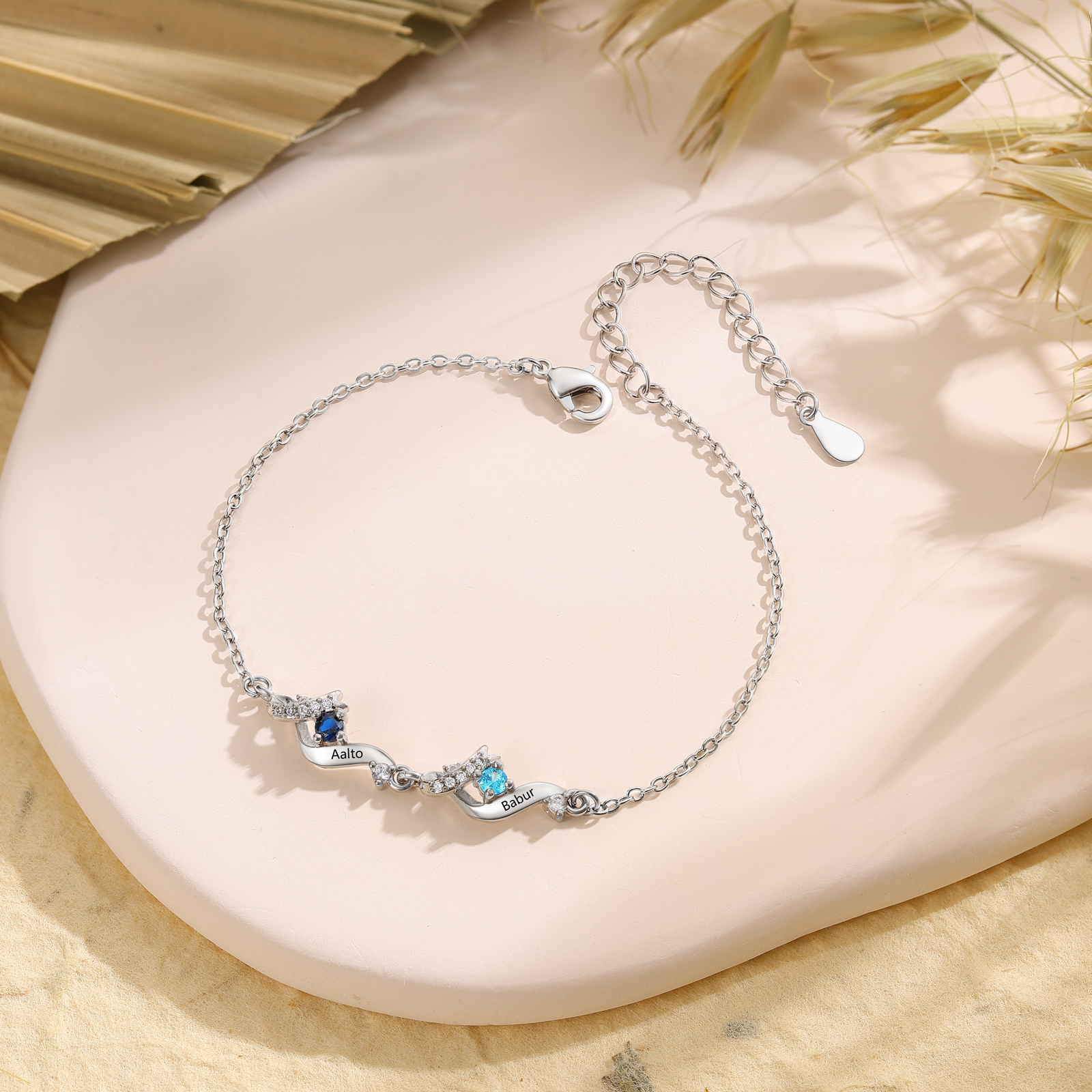 Personalisierbares Familienarmband mit 2–5 Geburtssteinen und Namen