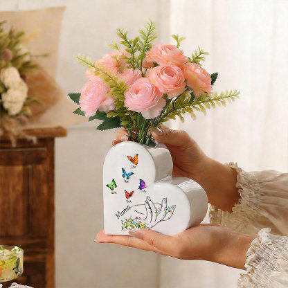 Personalisierte Herzvase aus Keramik mit 2–8 Namen und Schmetterlingsmotiv