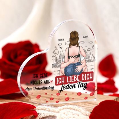 Personalisiertes Acrylherz als Deko mit umarmendem Paar – liebevolles Geschenk