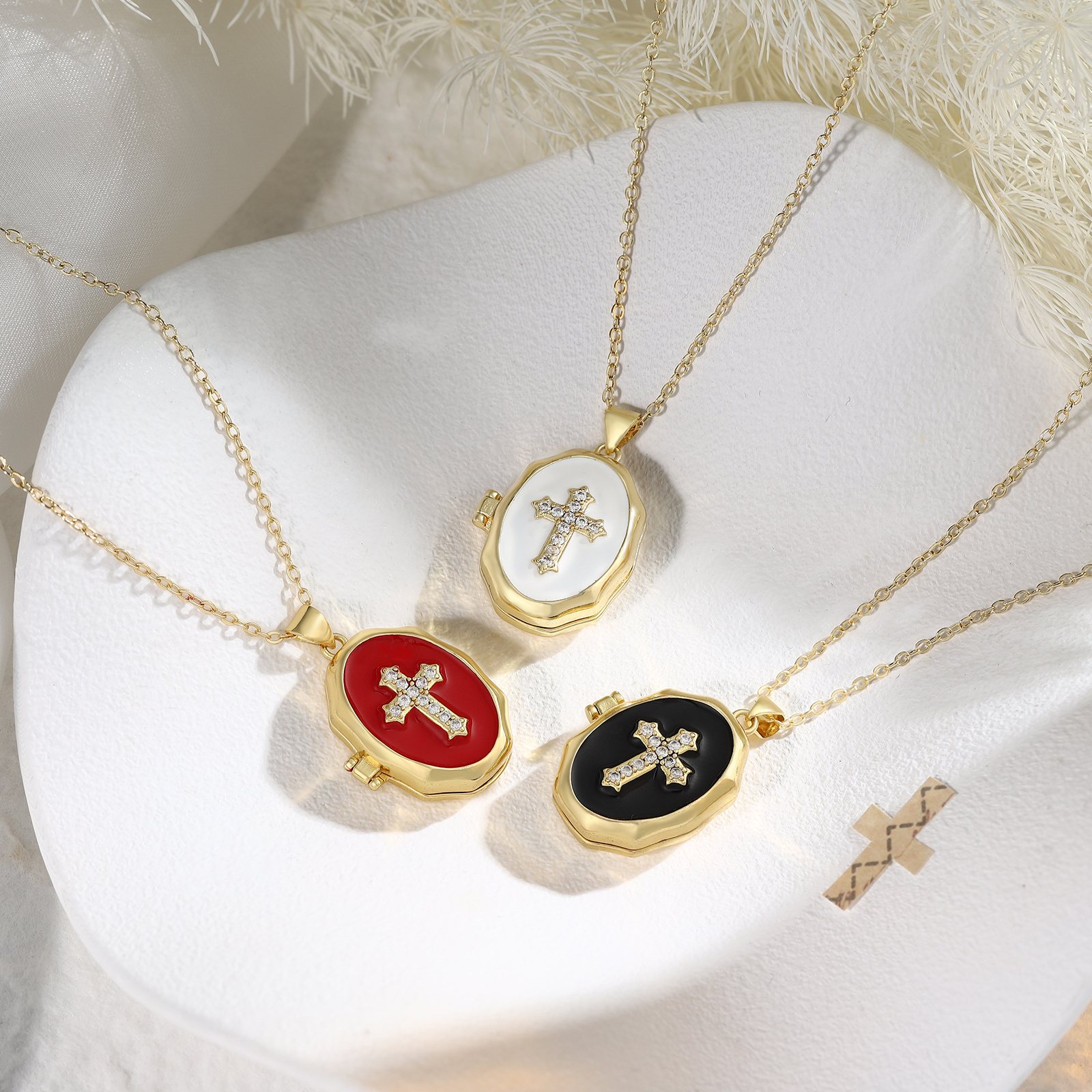 Personalisierte Kreuz Medaillon Halskette mit 2 Fotos personalisiert