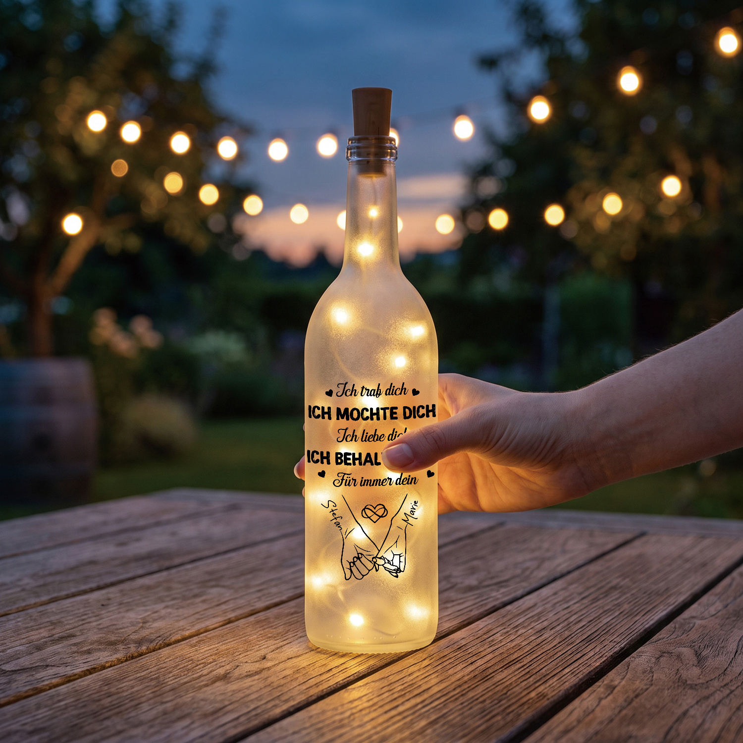 Personalisierte LED-Flaschenlampe mit zwei Namen und Wunschdatum Geschenk für Partner