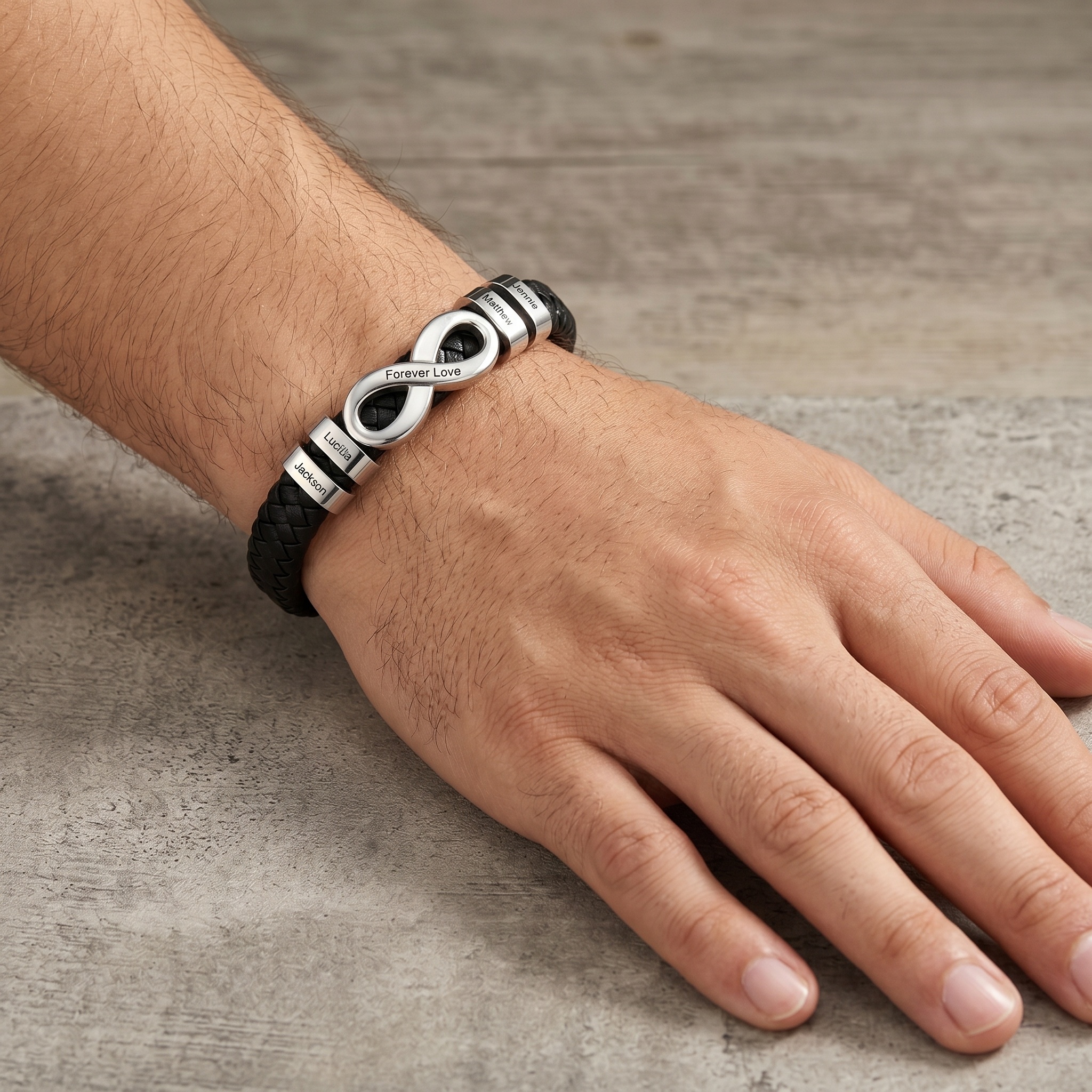Personalisiertes Lederarmband für Herren mit Unendlichkeitszeichen und 2 bis 6 Namen