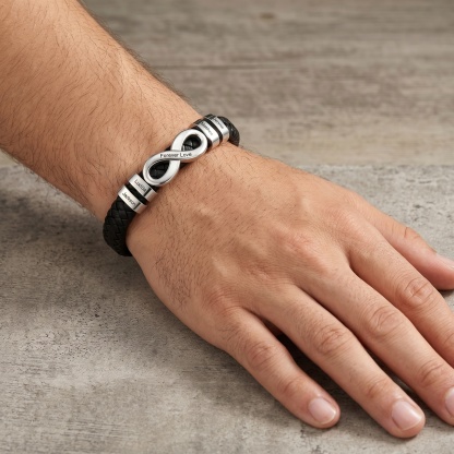 Personalisiertes Lederarmband für Herren mit Unendlichkeitszeichen und 2 bis 6 Namen