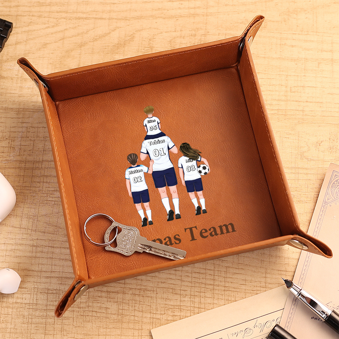 Personalisierte Ablageschale aus Leder mit Fußball-Motiv und 1 bis 8 Namen Geschenk für Papa Opa