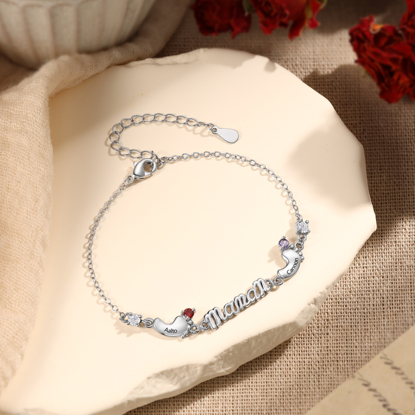 Personalisiertes Mama Armband mit 2–5 Babyfüßen, Namen und Geburtssteinen