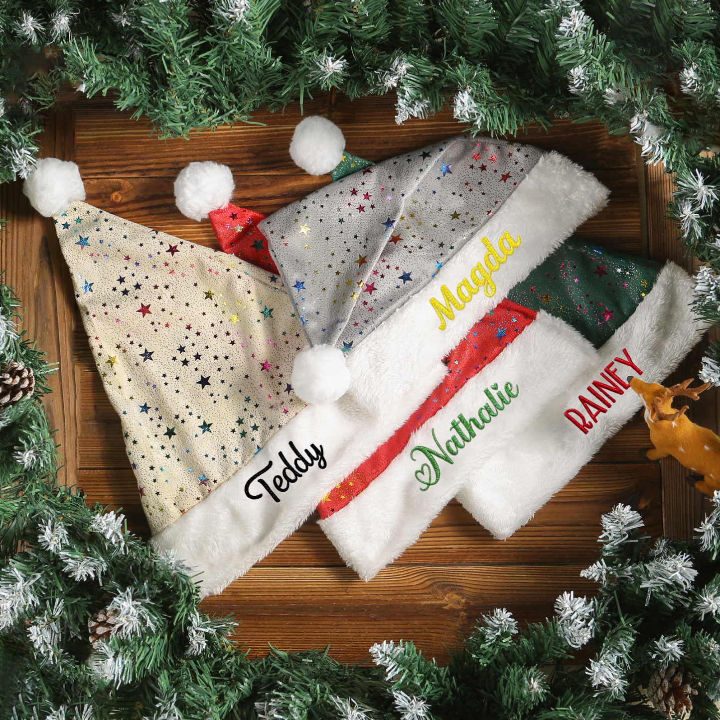 Weihnachtsmütze personalisiert – Namensstickerei, Auswahl an Schriftarten und Farben, mit Glitzersternen