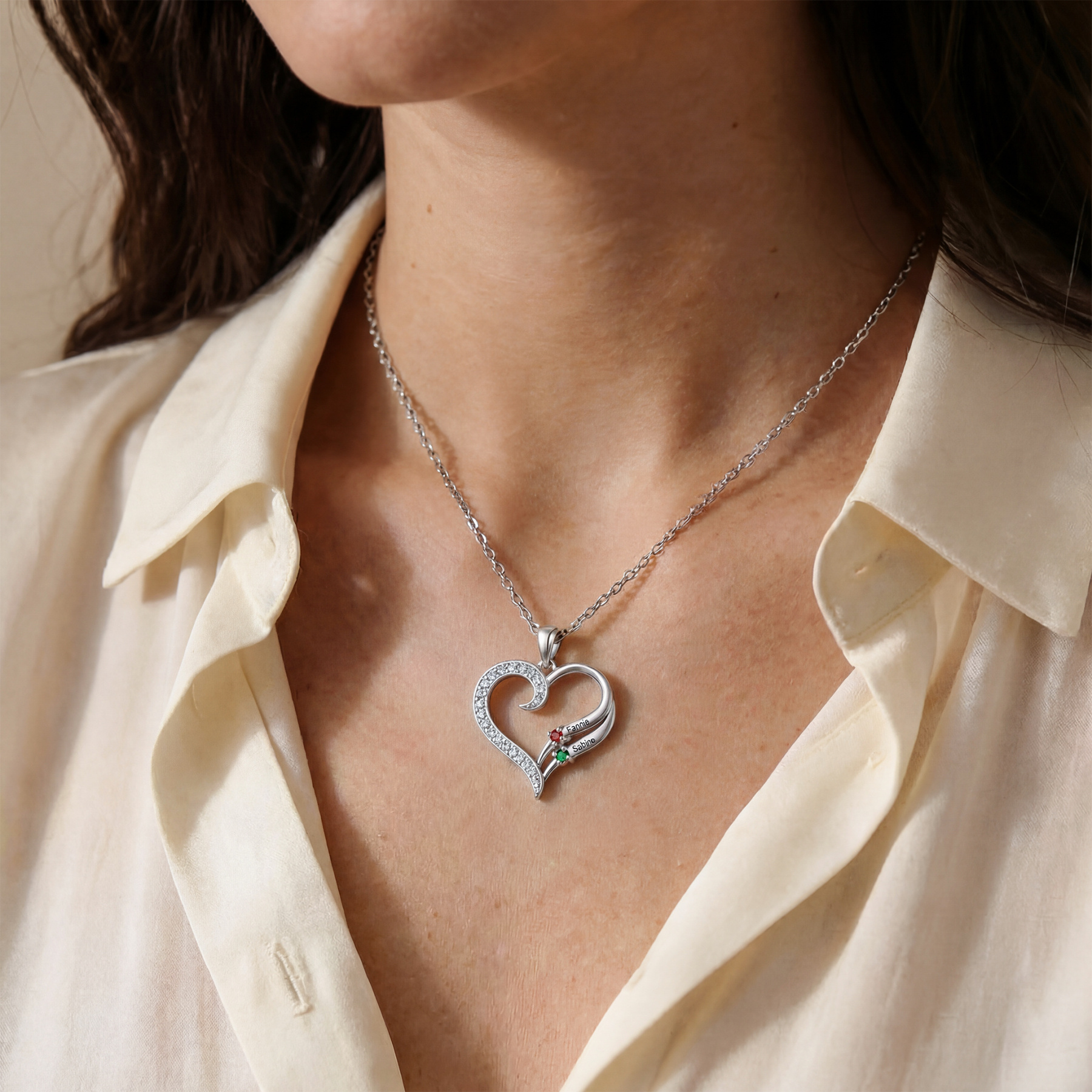 Personalisierte Herz-Halskette mit Geburtssteinen gestaltet mit 2–4 Familiennamen