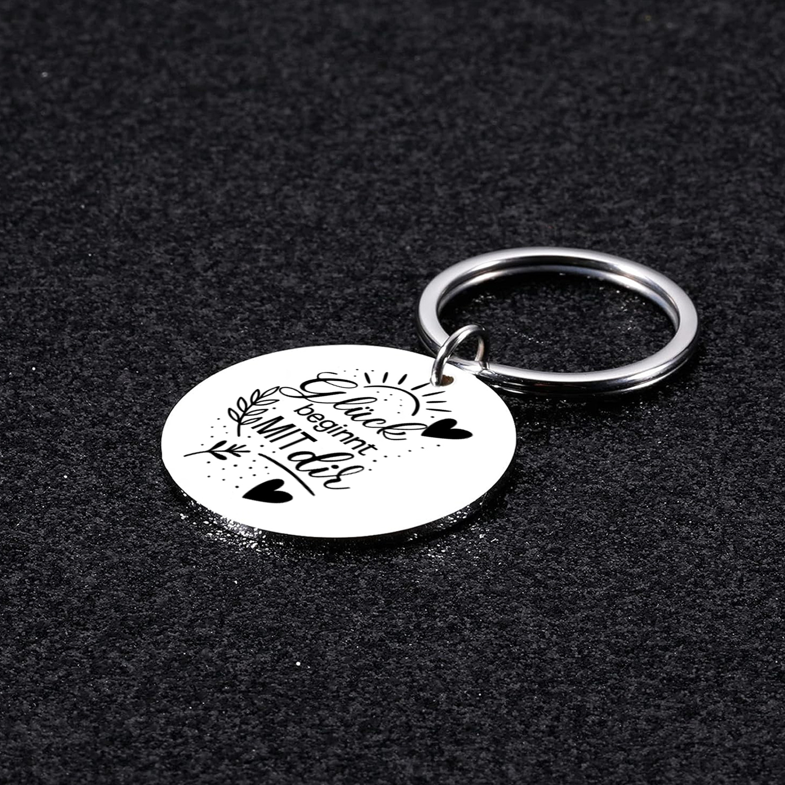 Herzgravur Paare runder Edelstahl-Schlüsselanhänger — “Glück beginnt mit dir”