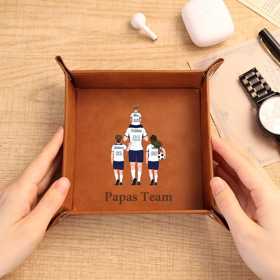 Personalisierte Ablageschale aus Leder mit Fußball-Motiv und 1 bis 8 Namen Geschenk für Papa Opa