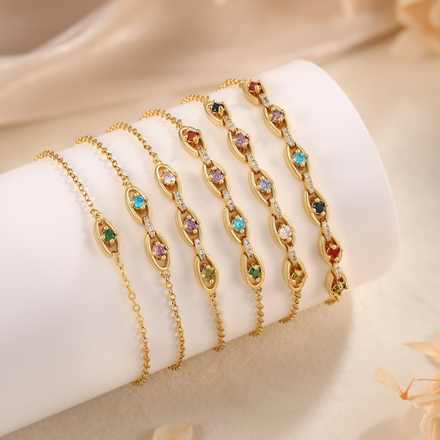 Personalisiertes Goldarmband mit Geburtssteinen – Elegante Familienbande