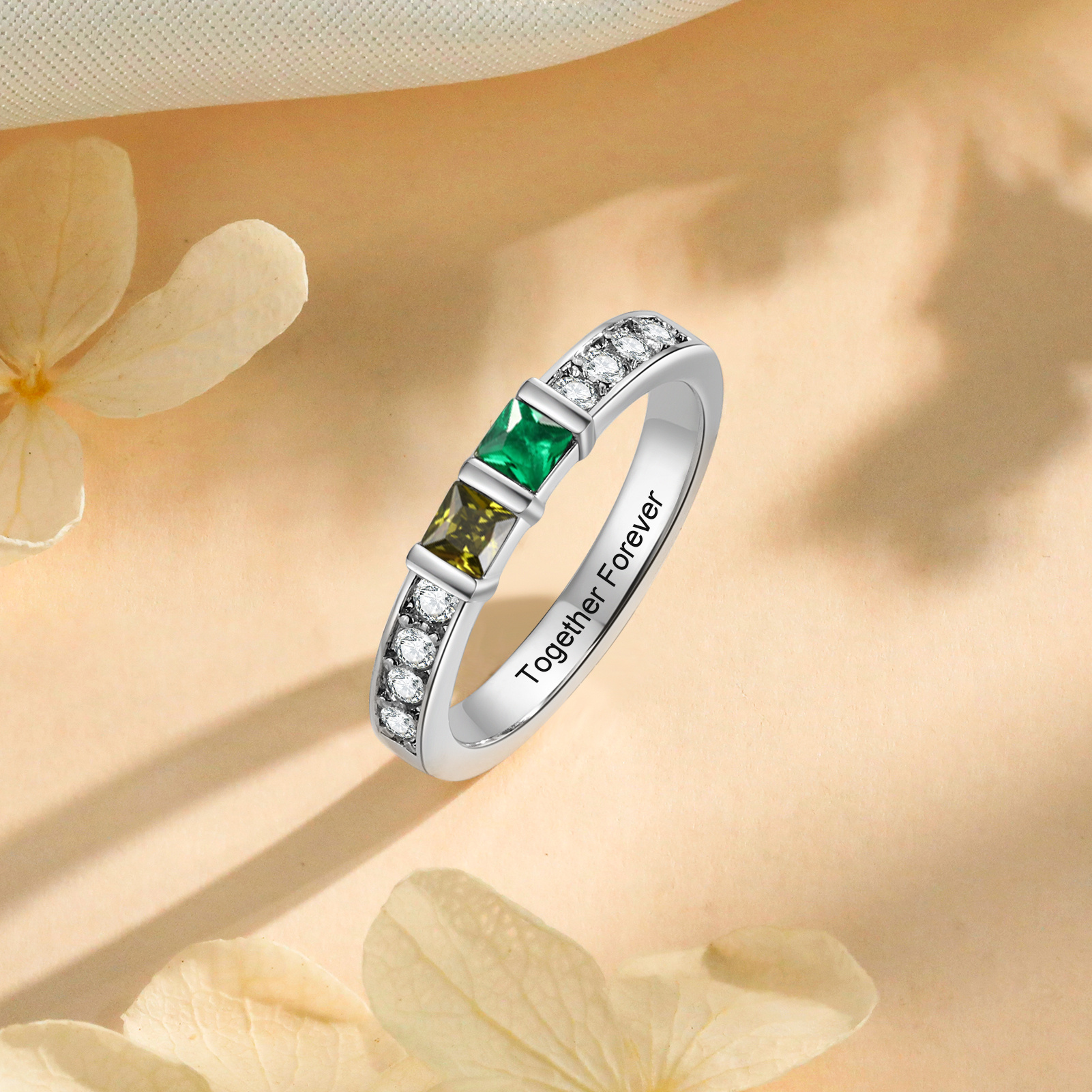 Personalisierter Ring mit Princess-Schliff & 2–4 Geburtssteinen