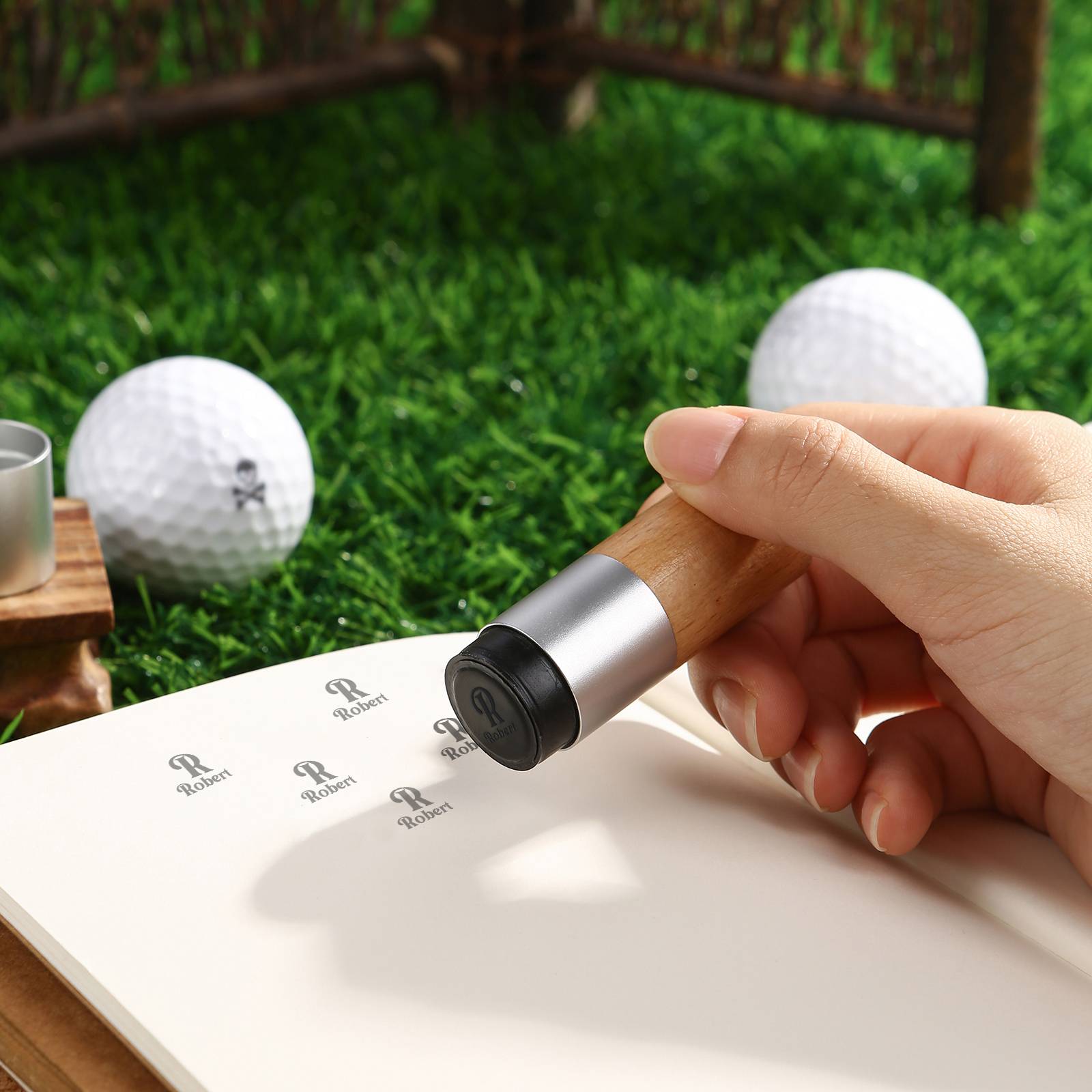 Personalisierter Golfball-Stempel, Ballmarker mit individuellem Namen aus Holz, Geschenk für Golfer