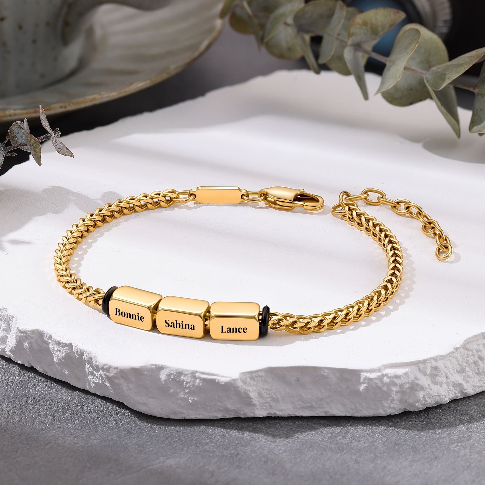 Personalisiertes Herrenarmband mit 2 bis 5 Namen goldfarbenes Cuban-Link-Armband Geschenk für Männer