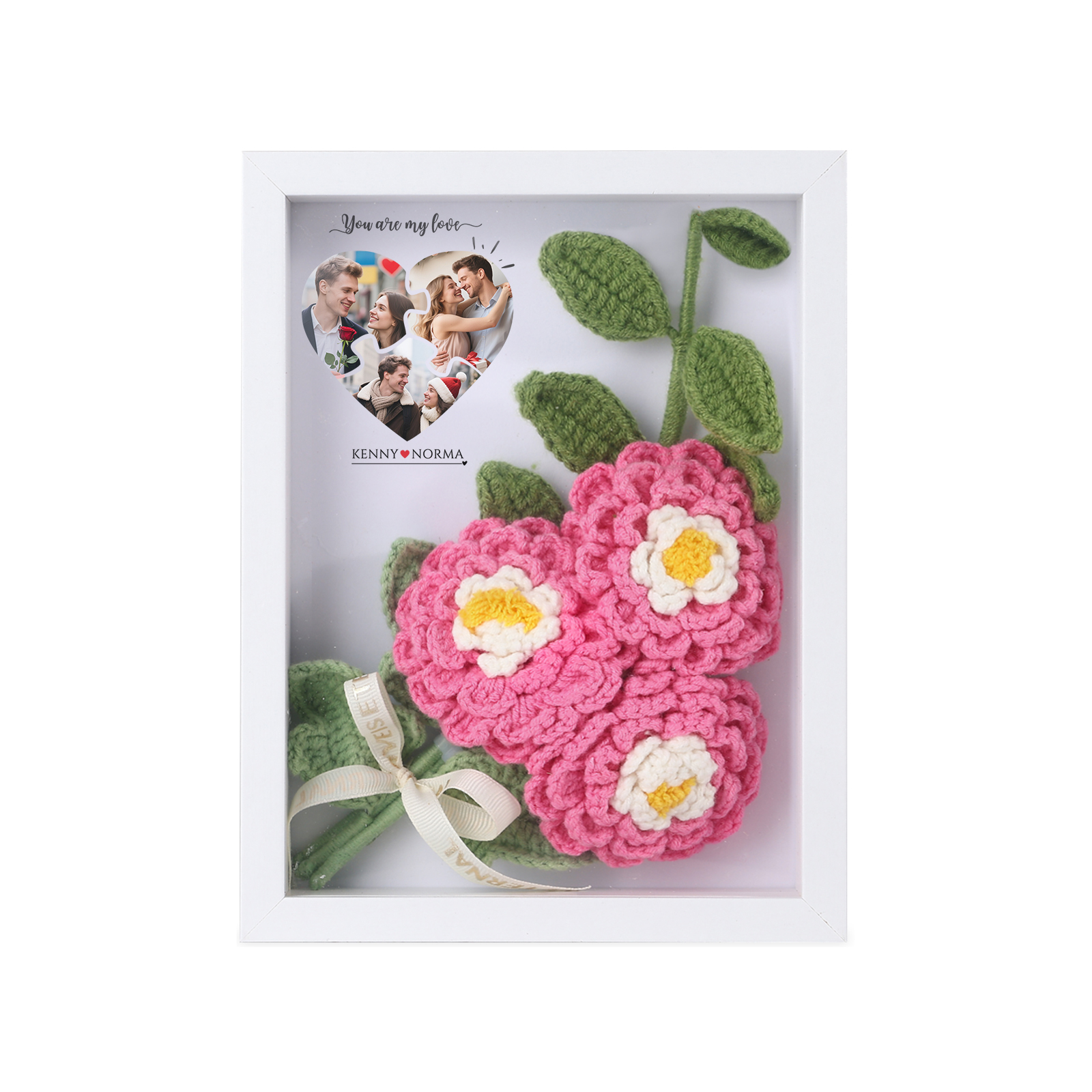 Personalisierter Schaukasten-Bilderrahmen mit gehäkeltem Gerbera-Paar