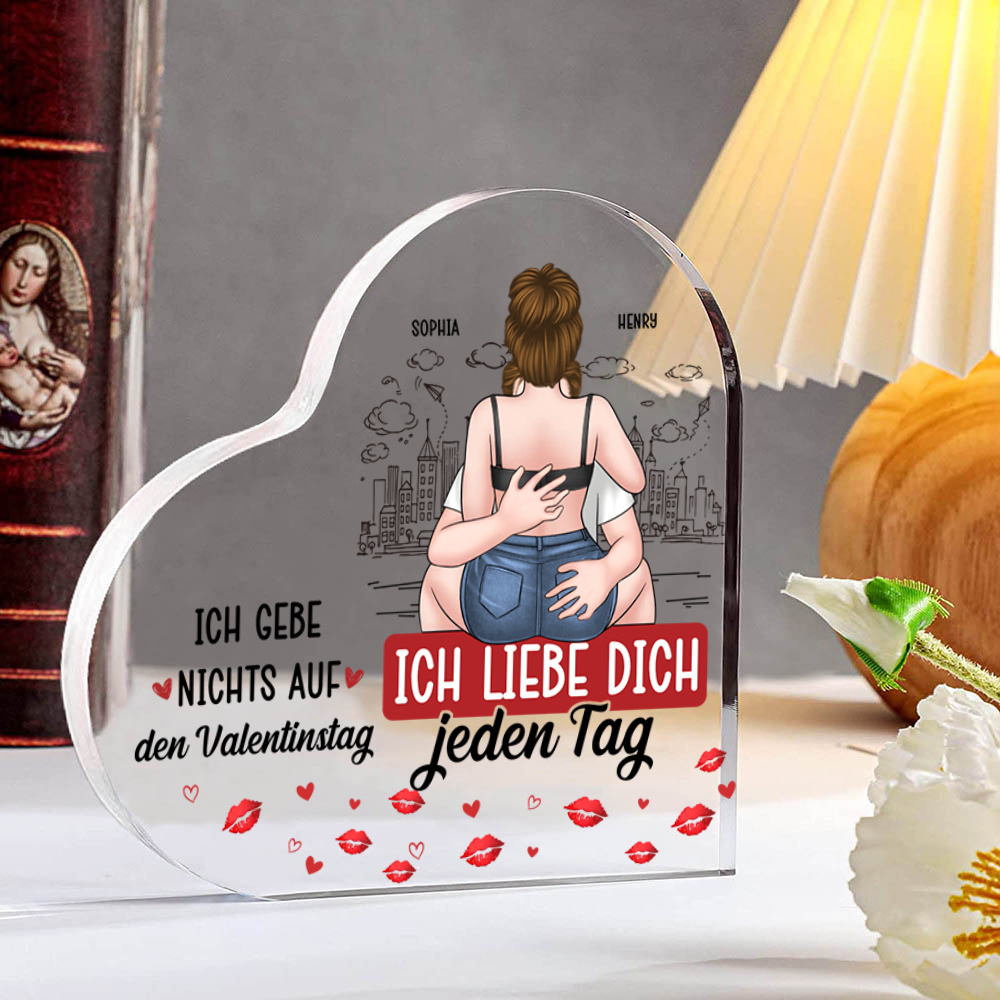 Personalisiertes Acrylherz als Deko mit umarmendem Paar – liebevolles Geschenk