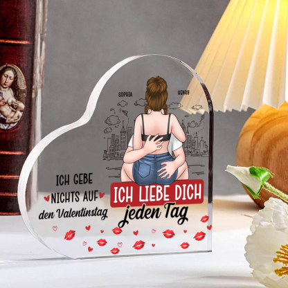 Personalisiertes Acrylherz als Deko mit umarmendem Paar – liebevolles Geschenk