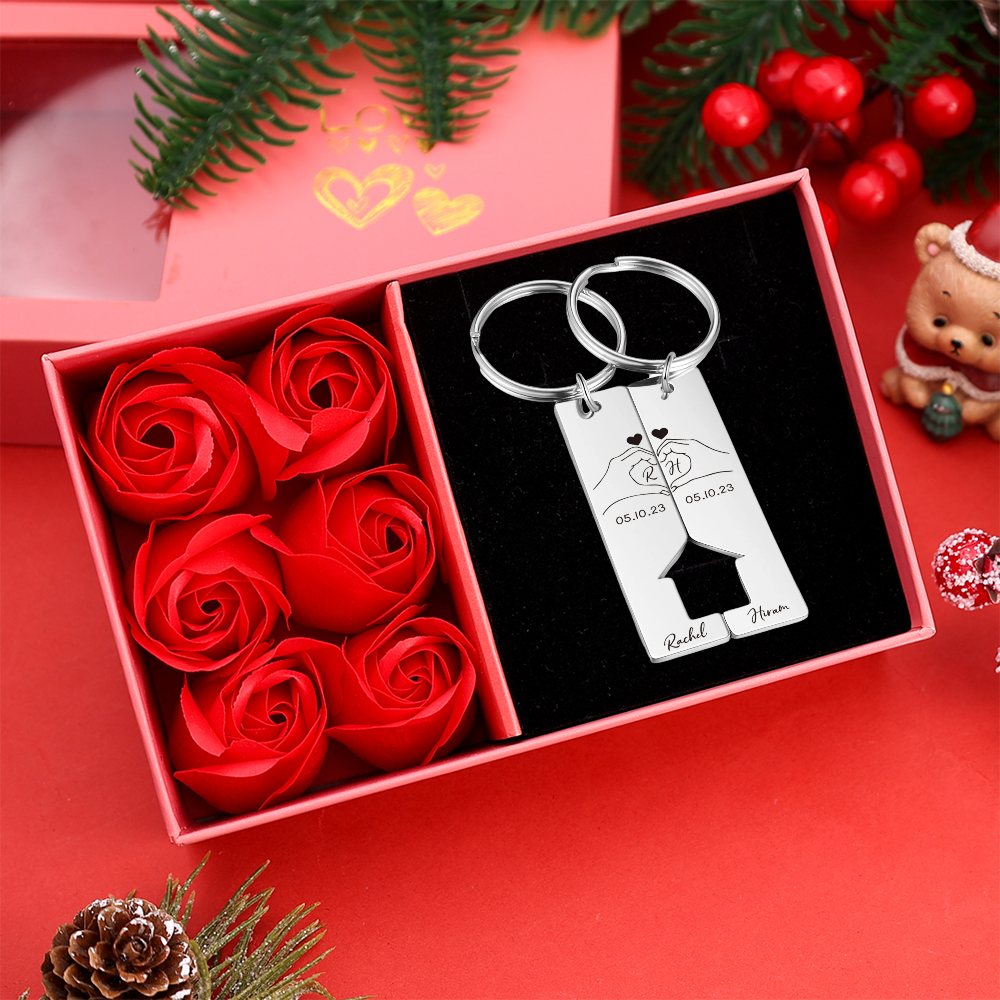 Portachiavi Personalizzati per Coppie con 2 Nomi, 2 Date e 2 Lettere Design Casa in Acciaio Inossidabile | Jessemade