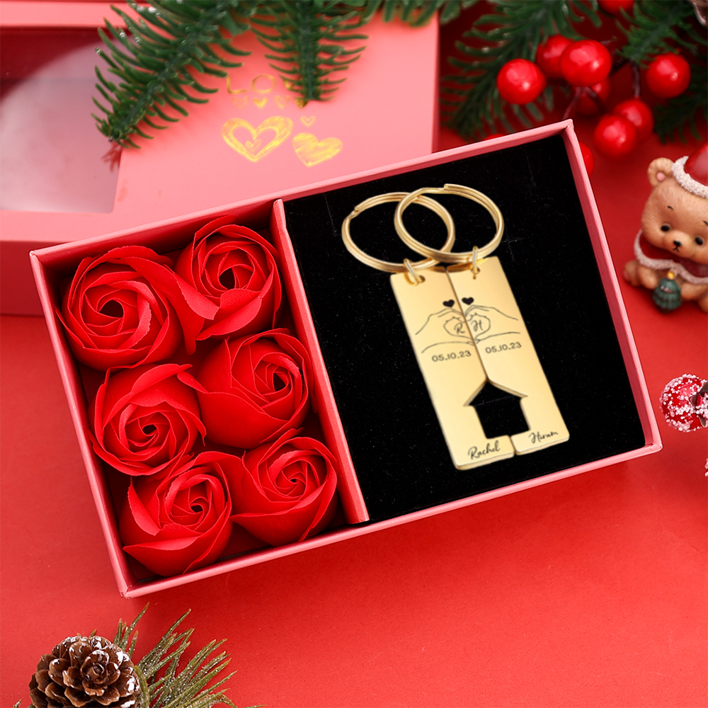 Portachiavi Personalizzati per Coppie con 2 Nomi, 2 Date e 2 Lettere D