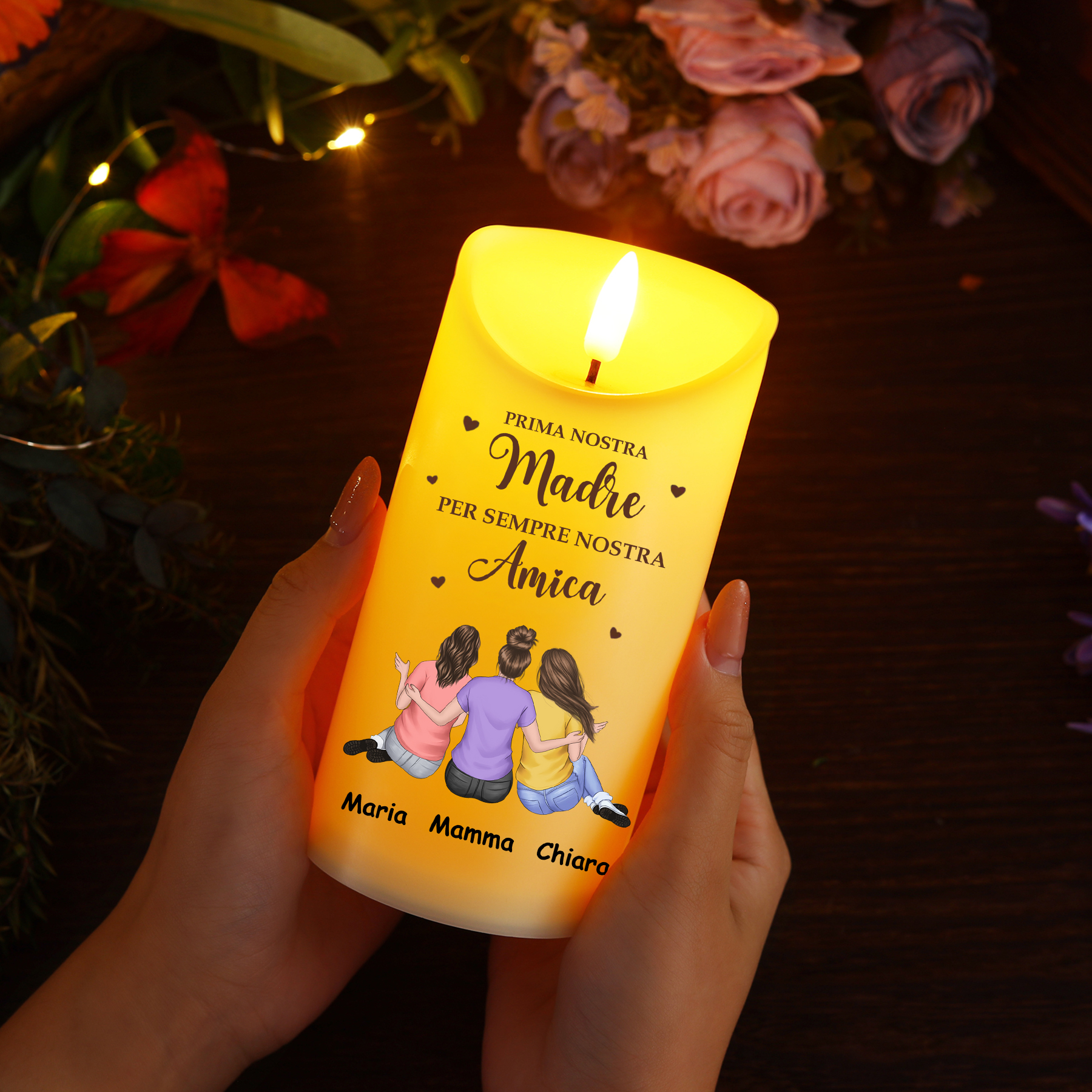 Candela LED Senza Fiamma Personalizzata – 2-4 Nomi e Abbigliamento – Regalo Perfetto per la Festa della Mamma