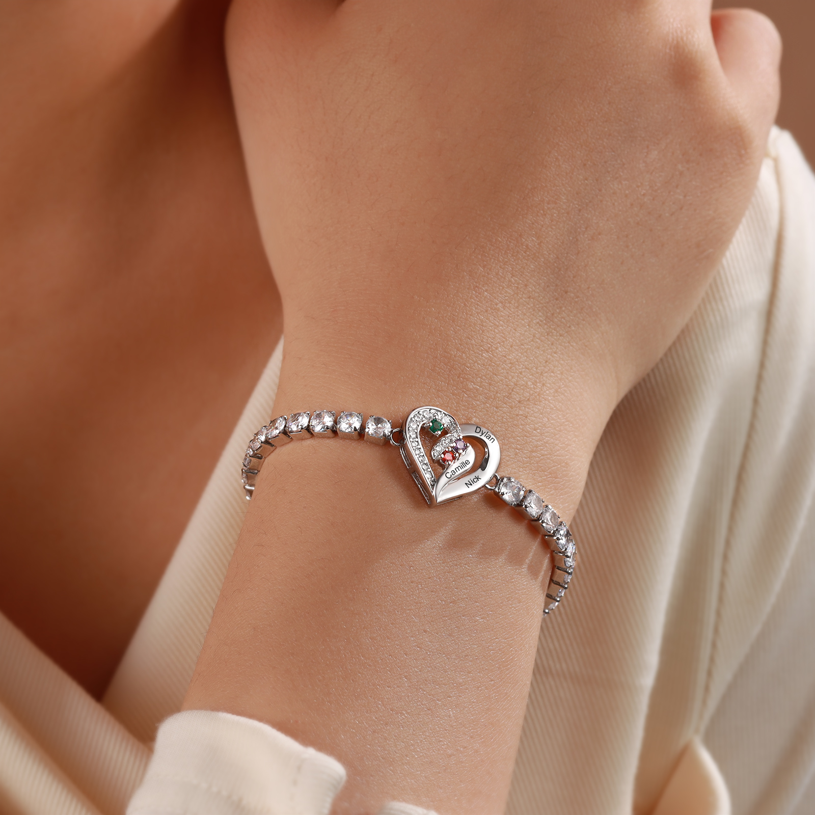 Bracciale Tennis Personalizzato con Ciondolo a Cuore, Pietra del Mese di Nascita e da 2 a 5 Nomi