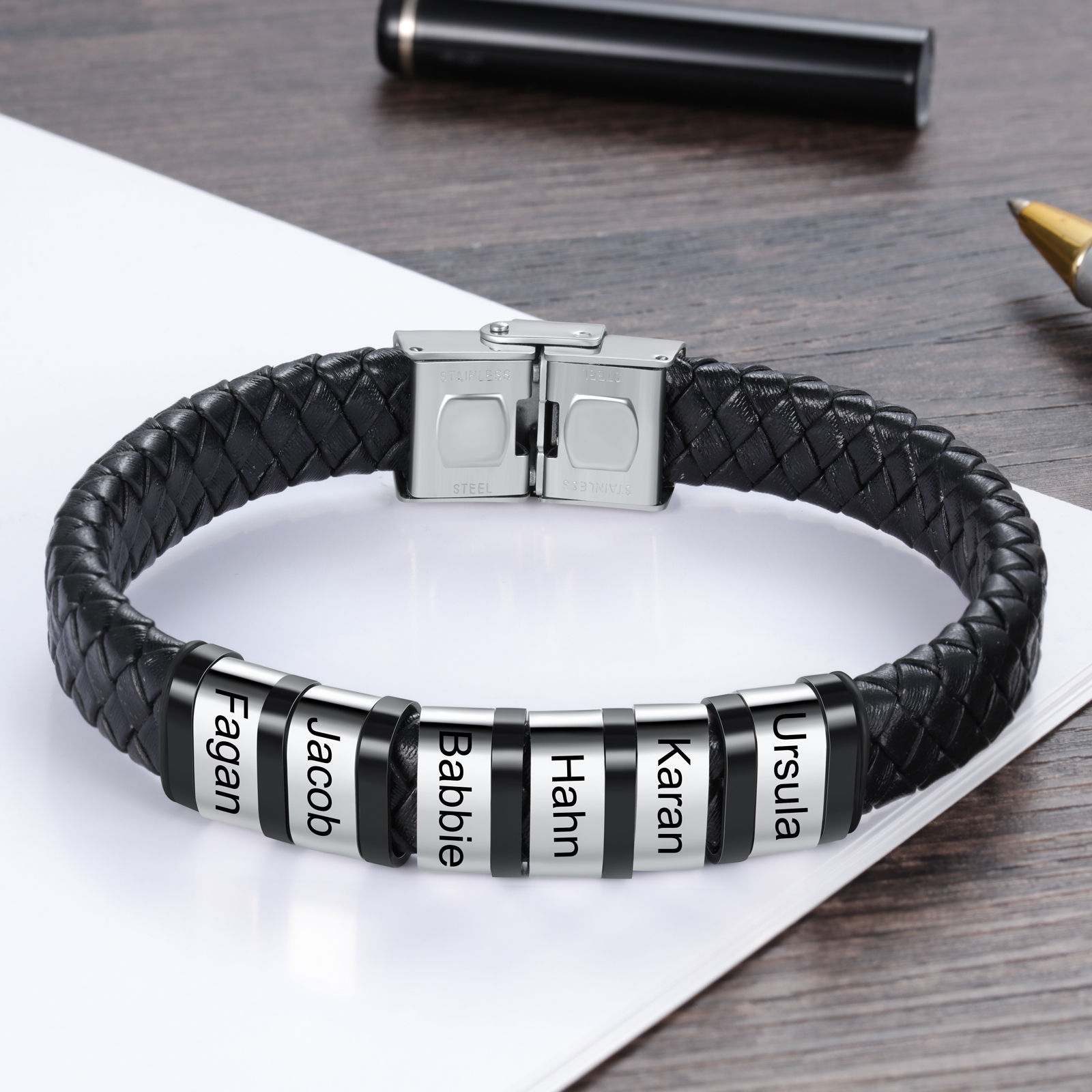 Bracciale Uomo in Pelle Nera Intrecciata – Incisione 6 Nomi Personalizzati – Idea Regalo Speciale per Papà e Lui | Jessemade