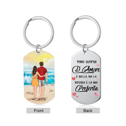  Portachiavi Personalizzato con 2 Nomi e Personaggi - Design Spiaggia "Ogni Storia d’Amore È Bella, Ma la Nostra È la Mia Preferita", Regalo di San Valentino per Lei/Lui | Jessemade