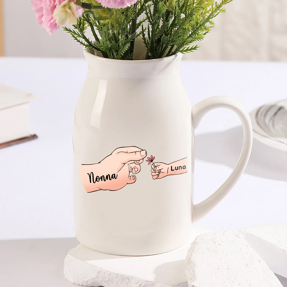 Vaso di ceramica con mano passando il fiore 2 nomi personalizzati per nonna/mamma