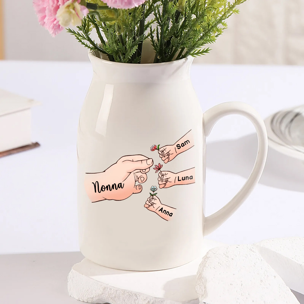 Vaso di ceramica con mano passando il fiore 4 nomi personalizzati per nonna/mamma