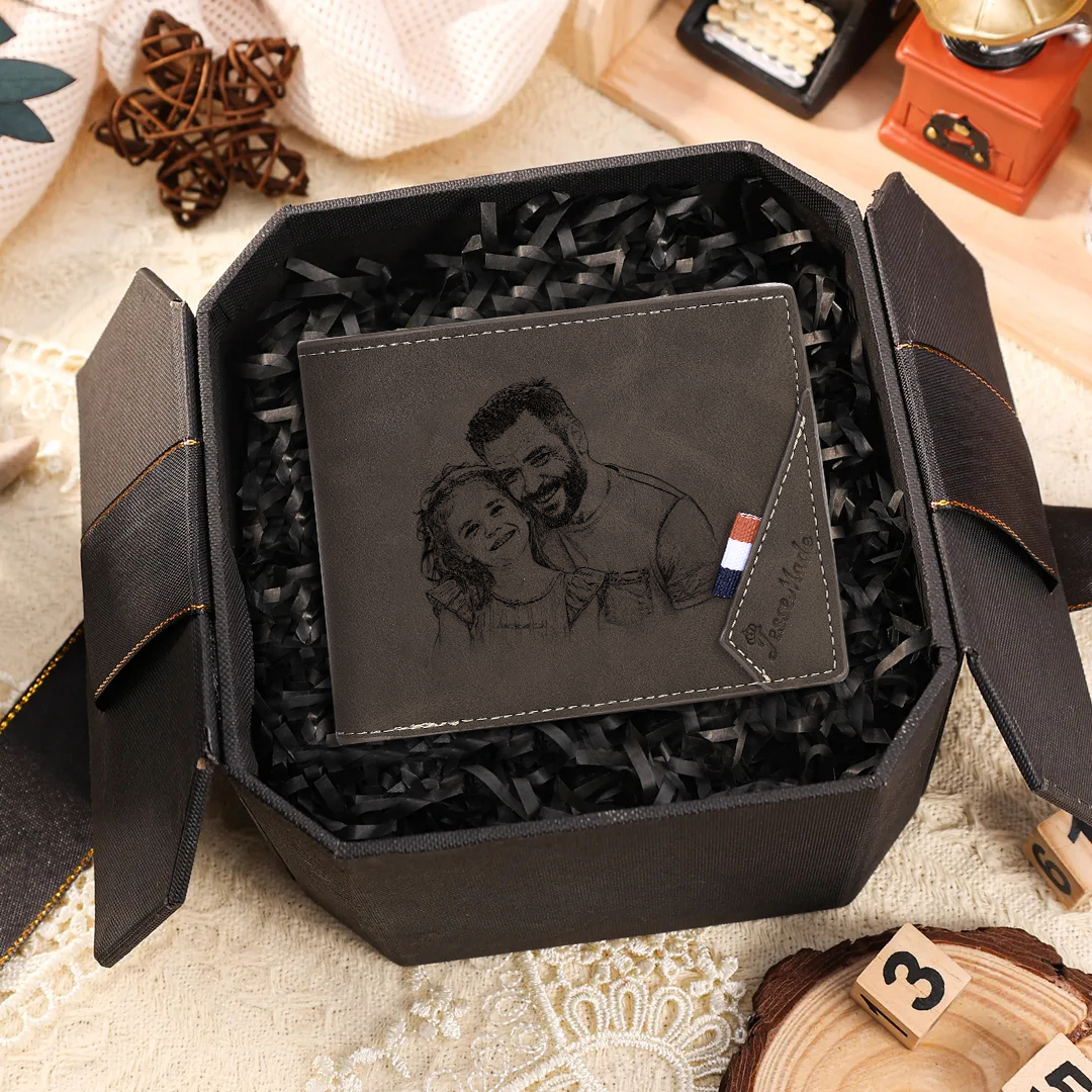 Portafoglio in Pelle Personalizzato da Uomo – Foto, Nome e Iniziale Personalizzabili – Regalo di Natale per Lui | Jessemade