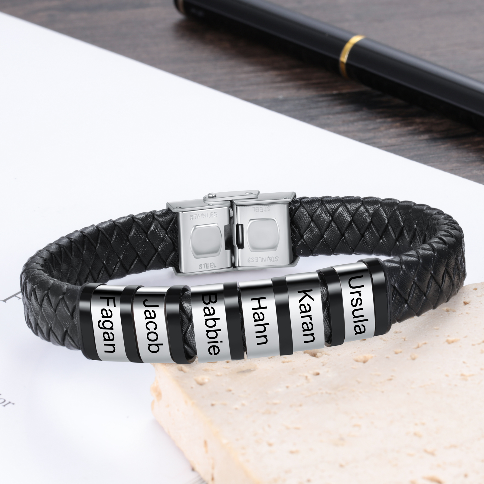 Bracciale Uomo in Pelle Nera Intrecciata – Incisione 6 Nomi Personalizzati – Idea Regalo Speciale per Papà e Lui | Jessemade