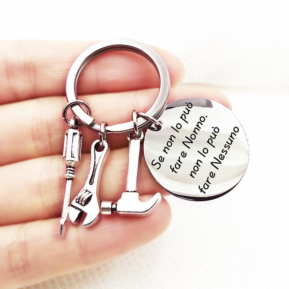 Se non lo può fare nonno non lo  può fare nessuno-portachiavi con 3 ciondoli di strumenti