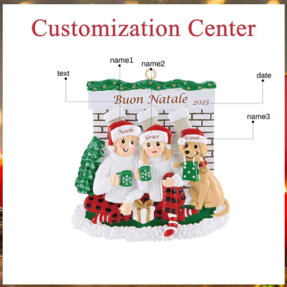 Famiglia sotto il camino-Ciondolo 2023 per albero di Natale 3 nomi personalizzabili