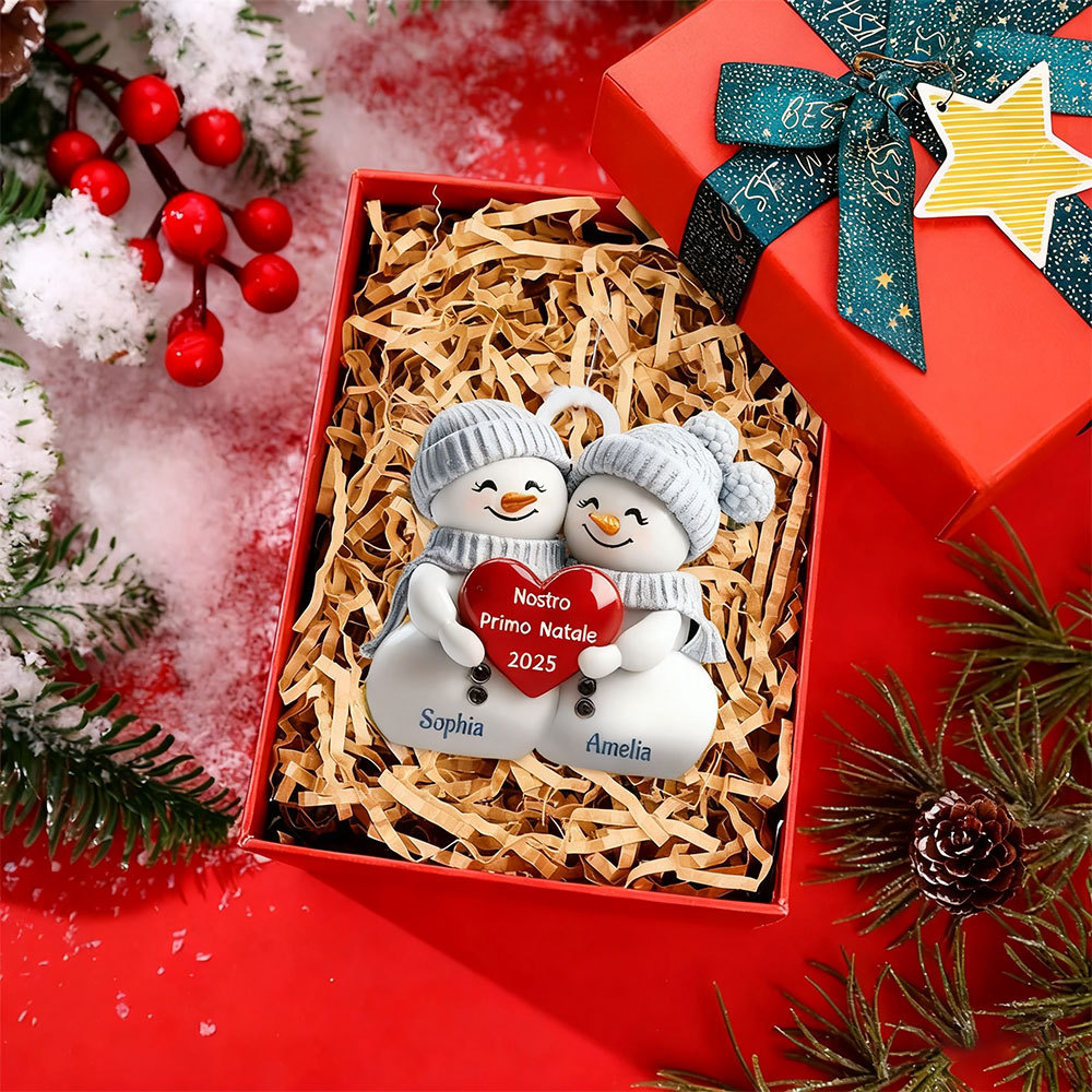Decorazione Personalizzata con Coppia di Pupazzi di Neve – 2 Nomi Personalizzati, 2 Testi e Anno – Regalo di Natale per Lei/Lui | Jessemade