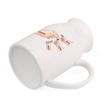 Vaso di ceramica con mano passando il fiore 4 nomi personalizzati per nonna/mamma