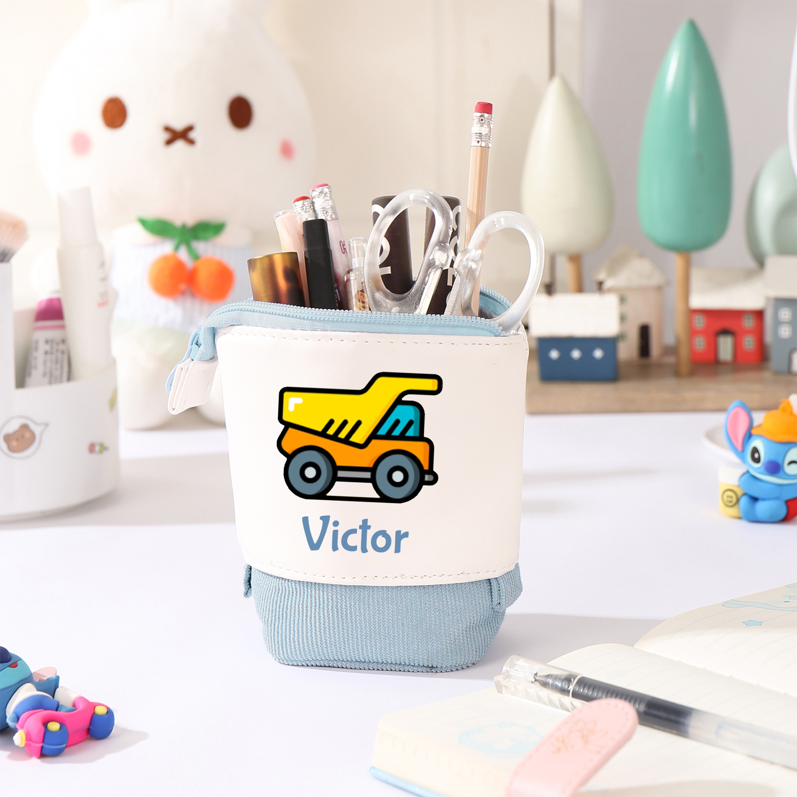 Jessemade IT Astuccio per matite personalizzato con 1 nome e 1 veicolo da costruzione regalo per scuola elementare bambini