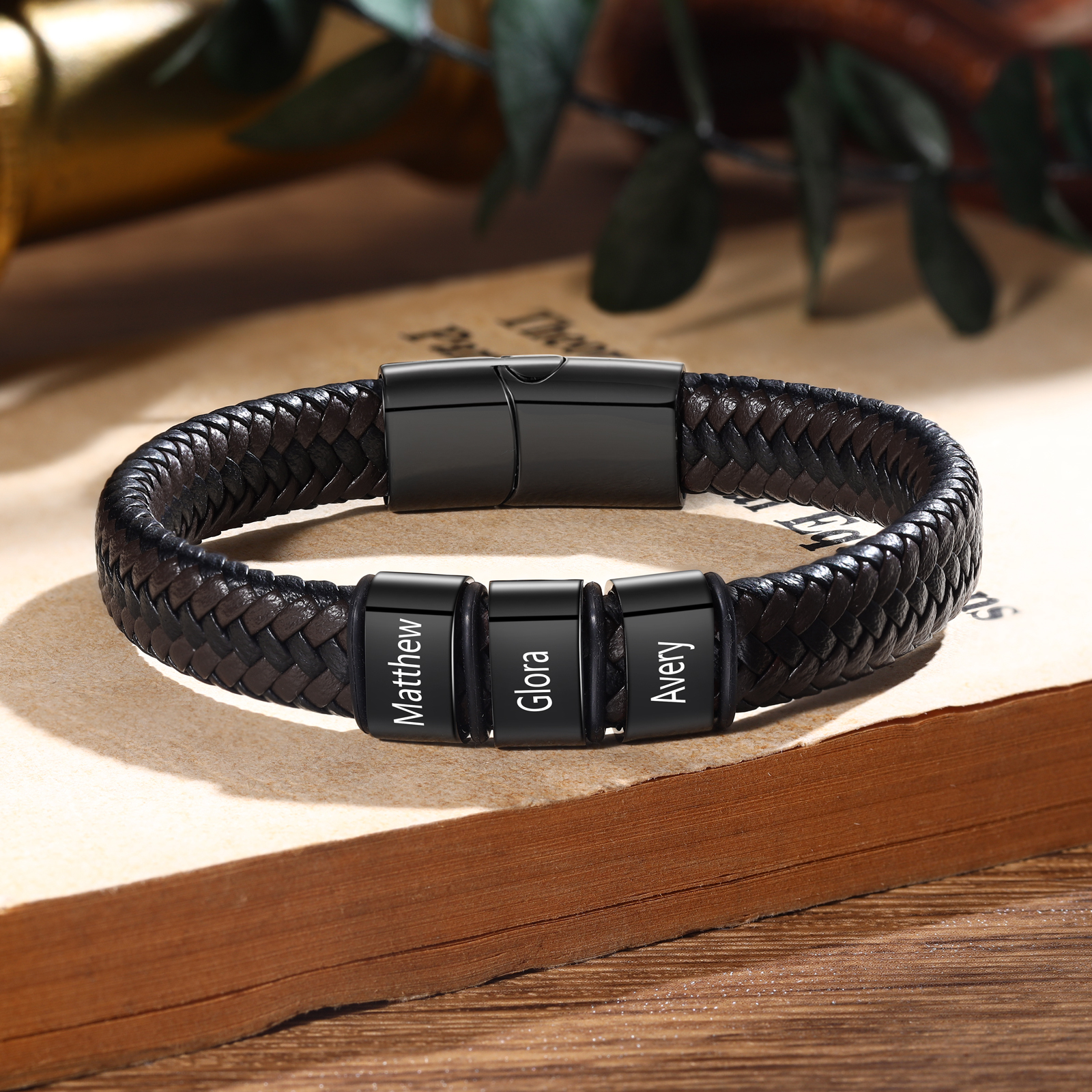 Bracciale in Pelle da Uomo Personalizzato - Incisione di 3 Nomi - Regalo Perfetto per Papà | Jessemade