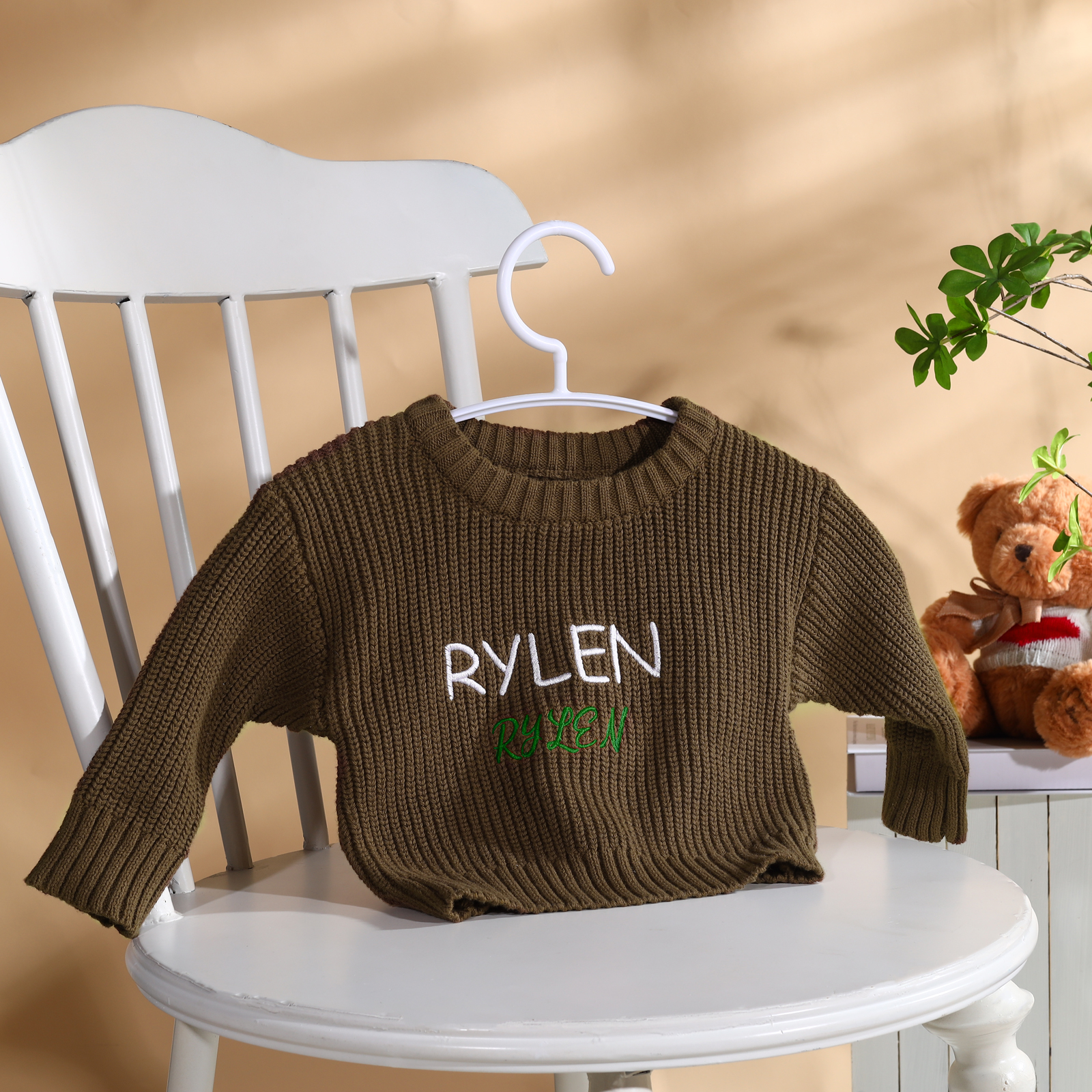 Maglioncino Marrone per Bambini Personalizzato - 2 Nomi Ricamati, Morbido Materiale in Cotone, Disponibile in Vari Colori e Taglie - Regalo Perfetto per Bambini | Jessemade